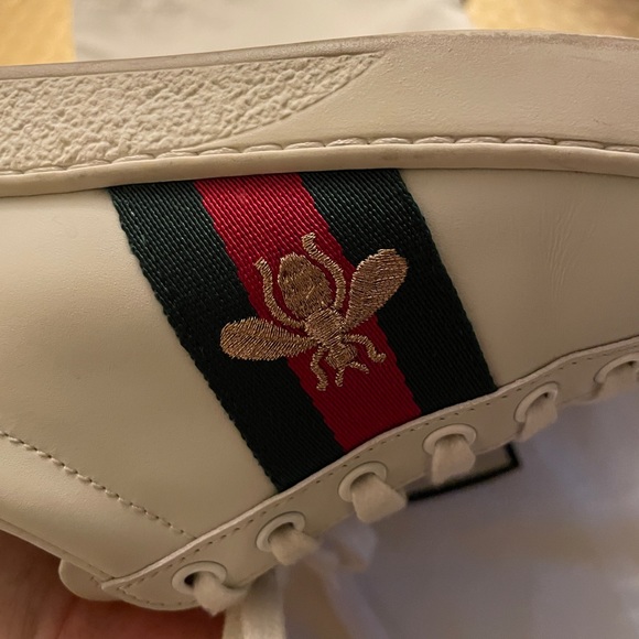 Authentic Gucci Ace Sneakers with Bee - Picture 3 of 12
